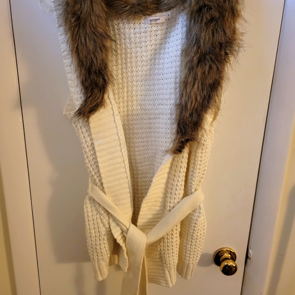 Size L Old Navy Faux Fur Vest